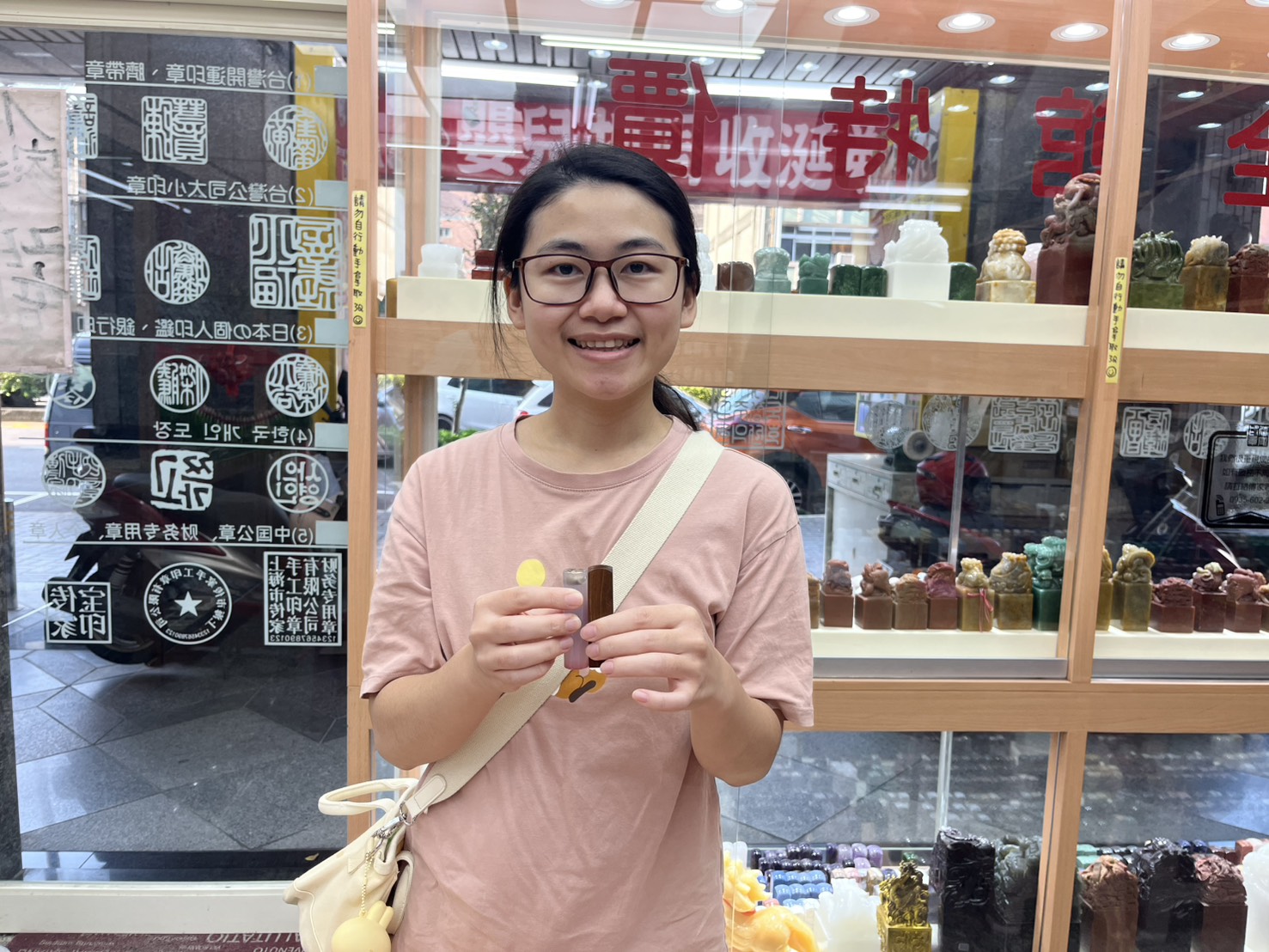 #台中印章 #台中個人印章 #女兒印章 #大葉綠檀 #大葉綠檀印章 #大葉綠檀個人章 #紫瑪瑙 #紫瑪瑙臍帶章 #臍帶章 #寶寶印章 #個人印章 #客製印章 #出生紀念 #成長紀念 #傳家印章