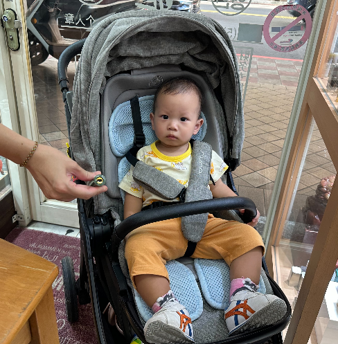 【全手工噴砂加長緬甸玉臍帶圓章｜天然緬甸玉溫潤細緻、加長型圓形印章、寶寶臍帶珍藏紀念、客製化專屬姓名雕刻、傳統全手工噴砂工藝，象徵母子情深、生命傳承、平安健康、圓滿幸福、吉祥納福與福運綿延】