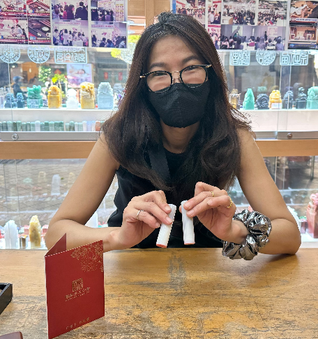 【全手工噴砂原色瑪瑙結婚對章兩圓｜天然原色瑪瑙溫潤細緻、天然石紋典雅獨特、傳統全手工噴砂雕刻工藝、客製化新人姓名印章、一組兩方圓形結婚對章、婚禮紀念與新婚祝福，象徵永結同心、百年好合、白首偕老、圓滿幸福與福運綿延】