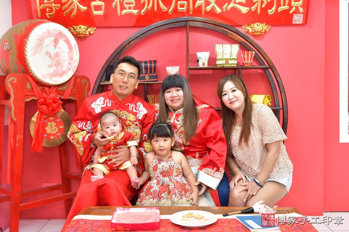 傳家手工印章台中店、收涎、四個月、收涎餅、吉祥話、晨晨寶寶、台中市、拍照、生日快樂 傳家手工印章台中店、收涎、四個月、收涎餅、吉祥話、晨晨寶寶、台中市、拍照、生日快樂