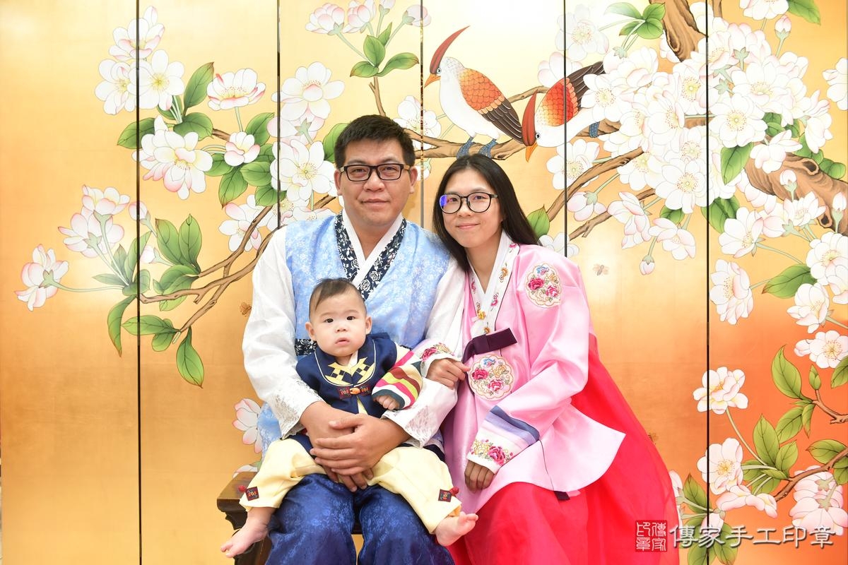 傳家手工印章台中店、抓周、度晬、中國風會場、抓周道具物品、抓周證書、滿周歲、緯緯、昱昱寶寶、台中市、拍照、生日快樂 傳家手工印章台中店、抓周、度晬、中國風會場、抓周道具物品、抓周證書、滿周歲、緯緯、昱昱寶寶、台中市、拍照、生日快樂
