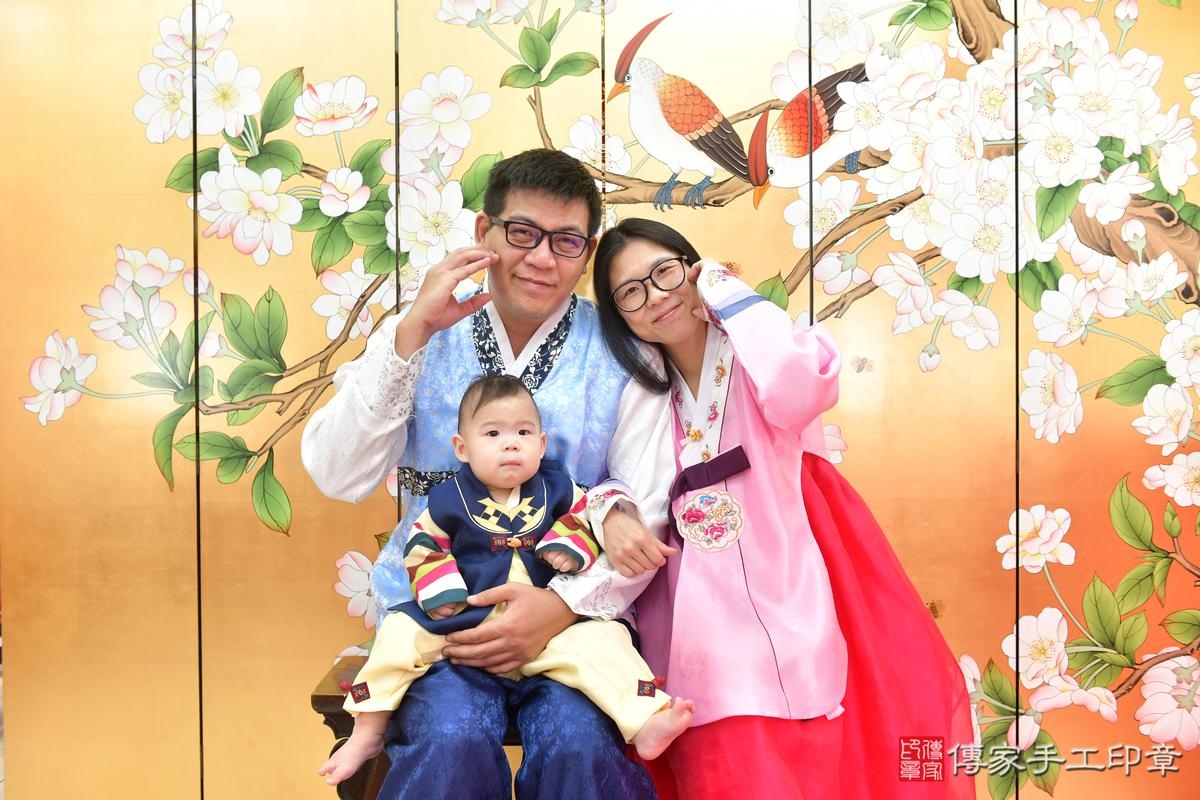 傳家手工印章台中店、抓周、度晬、中國風會場、抓周道具物品、抓周證書、滿周歲、緯緯、昱昱寶寶、台中市、拍照、生日快樂 傳家手工印章台中店、抓周、度晬、中國風會場、抓周道具物品、抓周證書、滿周歲、緯緯、昱昱寶寶、台中市、拍照、生日快樂