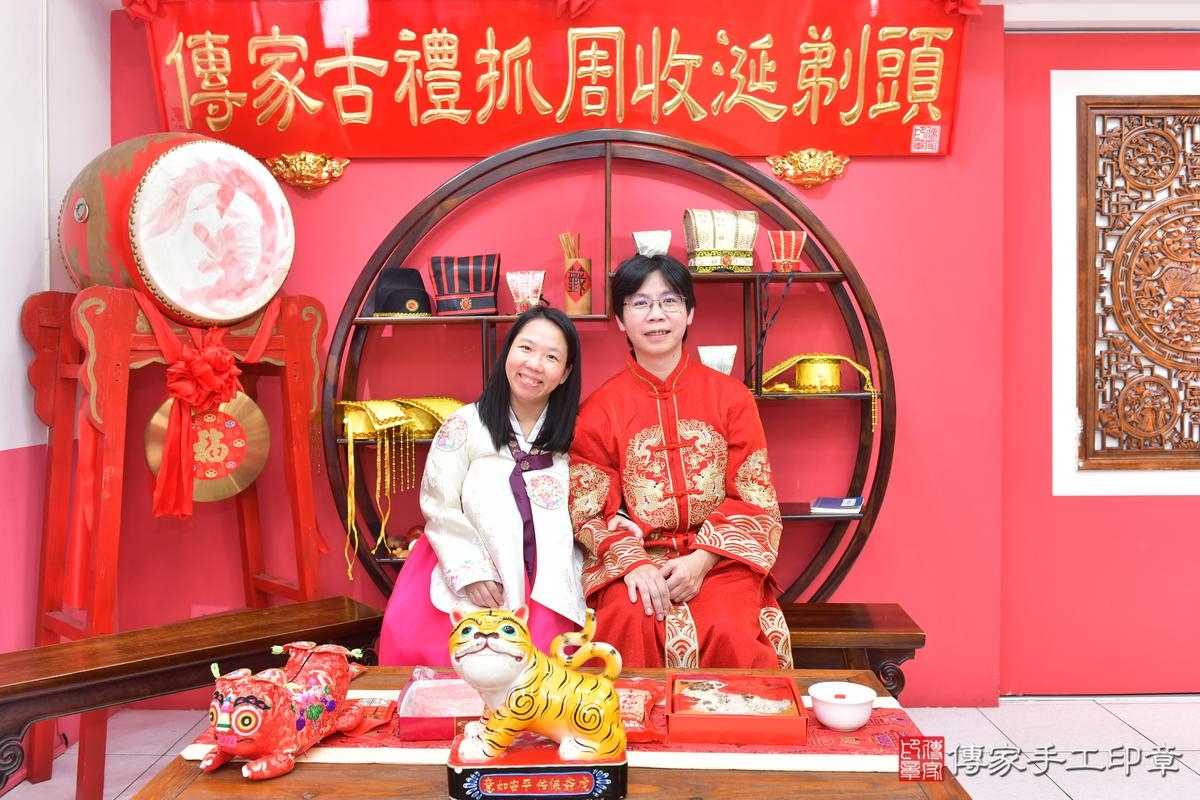 傳家手工印章台中店、抓周、度晬、中國風會場、抓周道具物品、抓周證書、滿周歲、緯緯、昱昱寶寶、台中市、拍照、生日快樂 傳家手工印章台中店、抓周、度晬、中國風會場、抓周道具物品、抓周證書、滿周歲、緯緯、昱昱寶寶、台中市、拍照、生日快樂