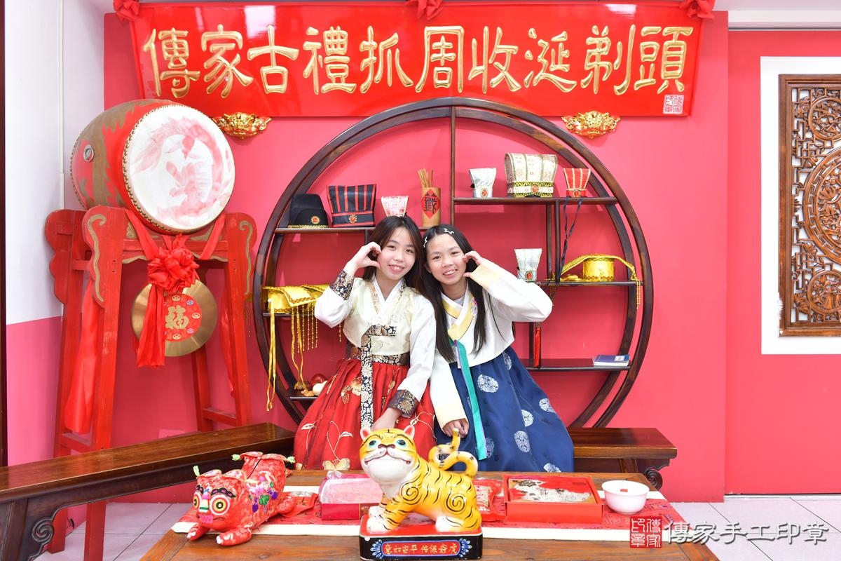 傳家手工印章台中店、抓周、度晬、中國風會場、抓周道具物品、抓周證書、滿周歲、緯緯、昱昱寶寶、台中市、拍照、生日快樂 傳家手工印章台中店、抓周、度晬、中國風會場、抓周道具物品、抓周證書、滿周歲、緯緯、昱昱寶寶、台中市、拍照、生日快樂