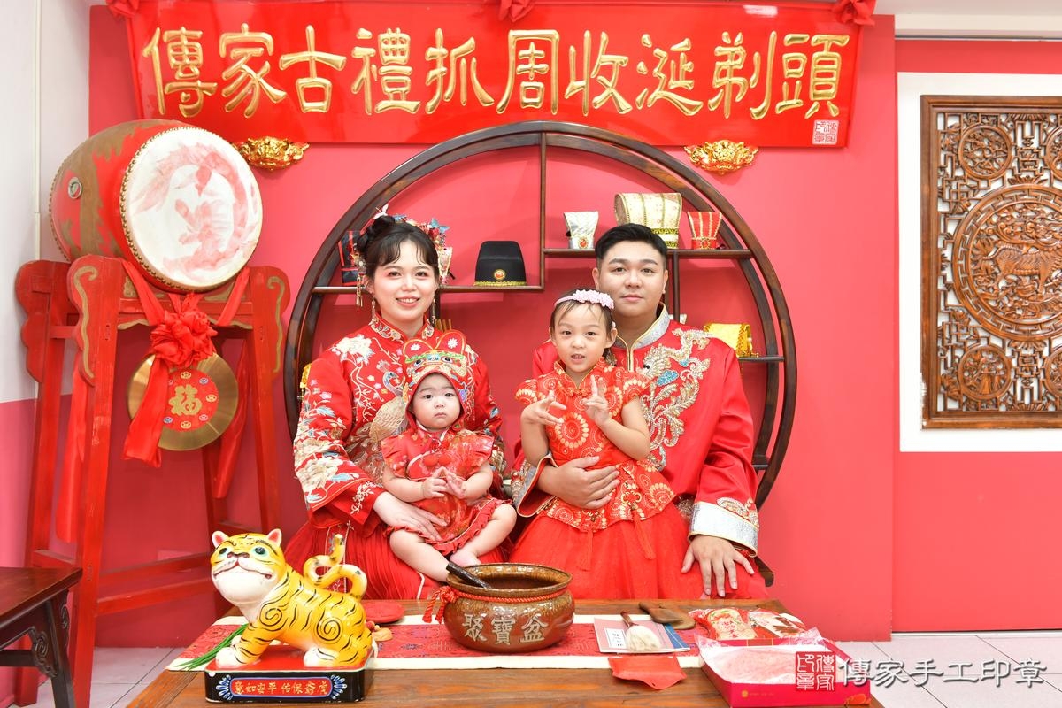 傳家手工印章台中店、抓周、度晬、中國風會場、抓周道具物品、抓周證書、滿周歲、小桐寶寶、台中市、拍照、生日快樂