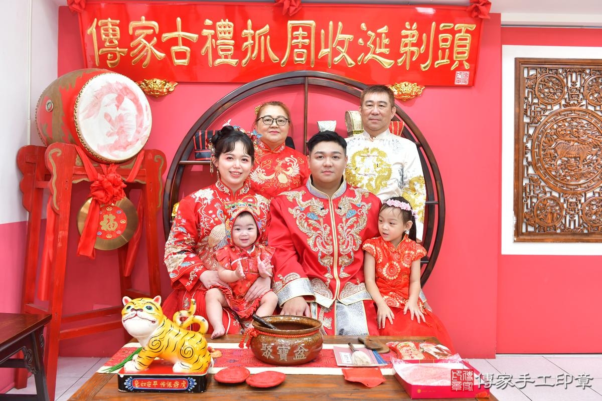 傳家手工印章台中店、抓周、度晬、中國風會場、抓周道具物品、抓周證書、滿周歲、小桐寶寶、台中市、拍照、生日快樂