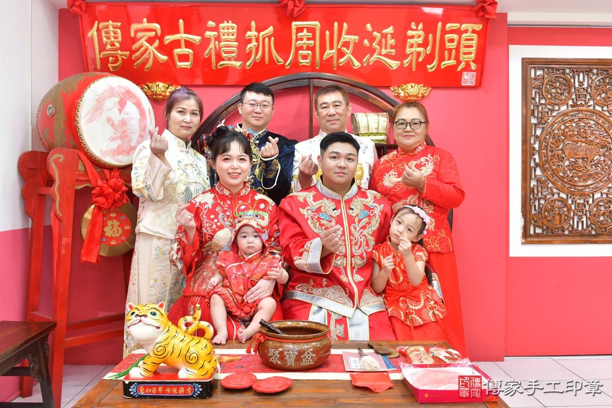 傳家手工印章台中店、抓周、度晬、中國風會場、抓周道具物品、抓周證書、滿周歲、小桐寶寶、台中市、拍照、生日快樂