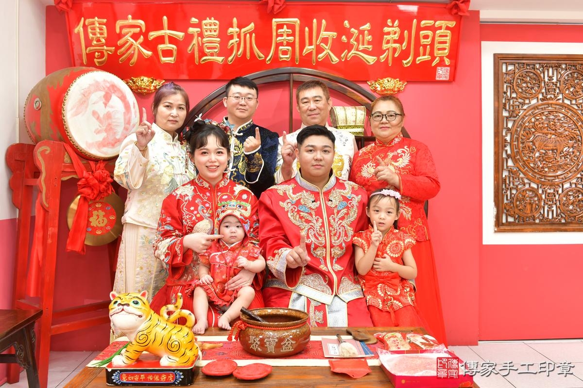 傳家手工印章台中店、抓周、度晬、中國風會場、抓周道具物品、抓周證書、滿周歲、小桐寶寶、台中市、拍照、生日快樂