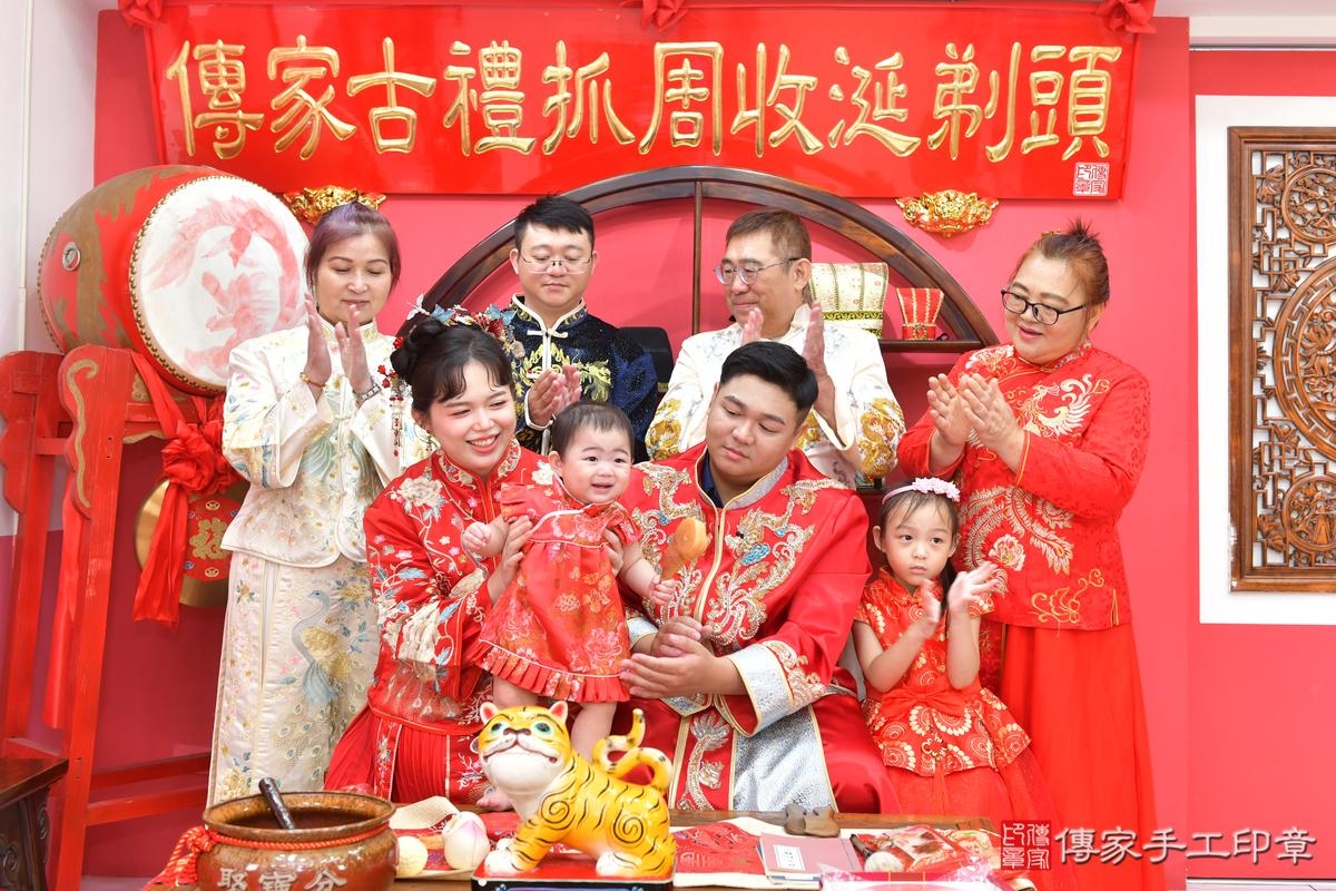 傳家手工印章台中店、抓周、度晬、中國風會場、抓周道具物品、抓周證書、滿周歲、小桐寶寶、台中市、拍照、生日快樂