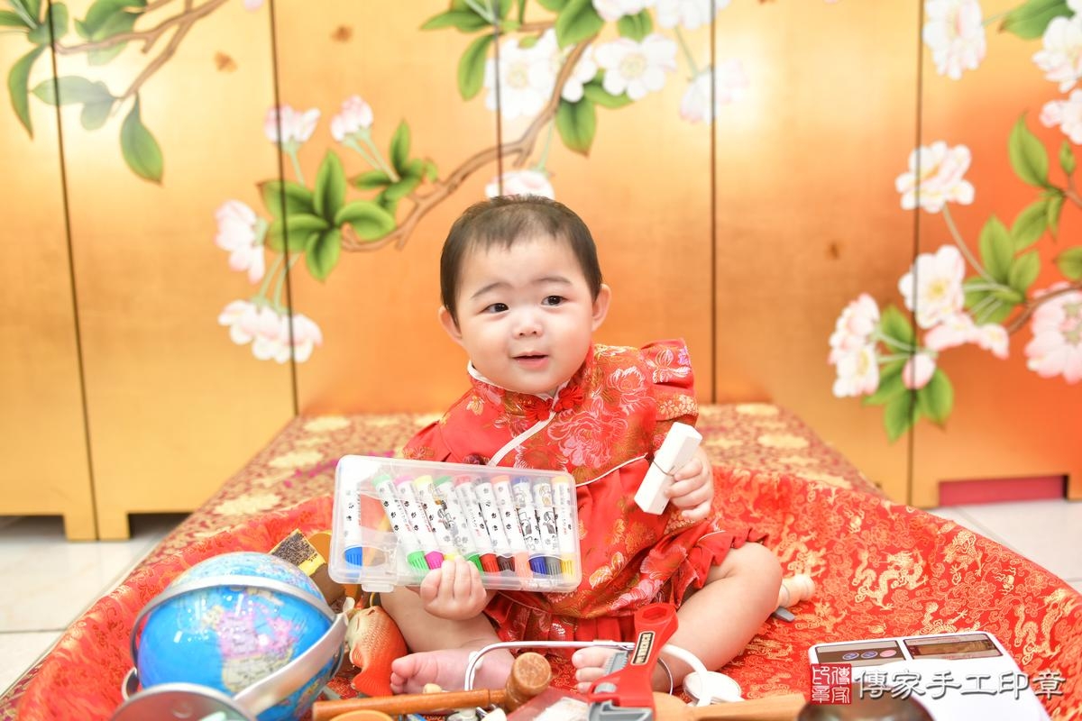 傳家手工印章台中店、抓周、度晬、中國風會場、抓周道具物品、抓周證書、滿周歲、小桐寶寶、台中市、拍照、生日快樂