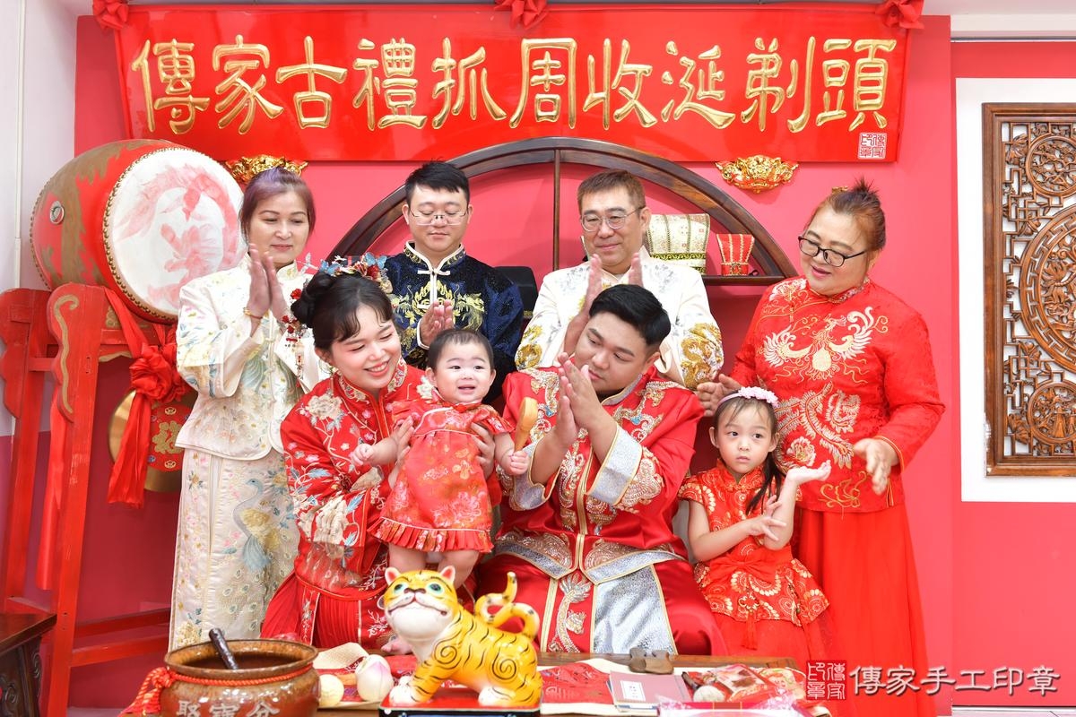 傳家手工印章台中店、抓周、度晬、中國風會場、抓周道具物品、抓周證書、滿周歲、小桐寶寶、台中市、拍照、生日快樂