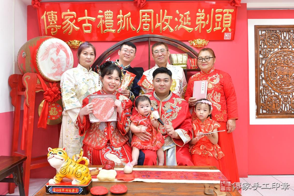 傳家手工印章台中店、抓周、度晬、中國風會場、抓周道具物品、抓周證書、滿周歲、小桐寶寶、台中市、拍照、生日快樂