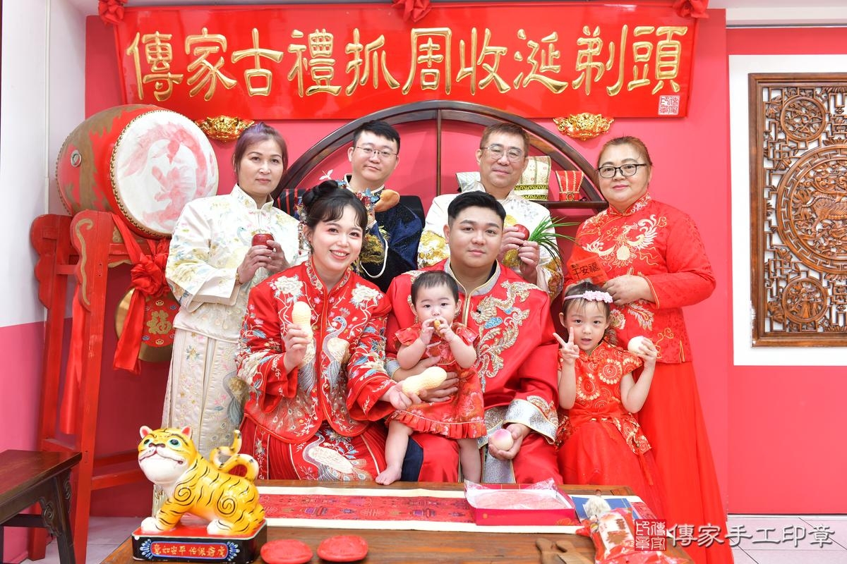 傳家手工印章台中店、抓周、度晬、中國風會場、抓周道具物品、抓周證書、滿周歲、小桐寶寶、台中市、拍照、生日快樂