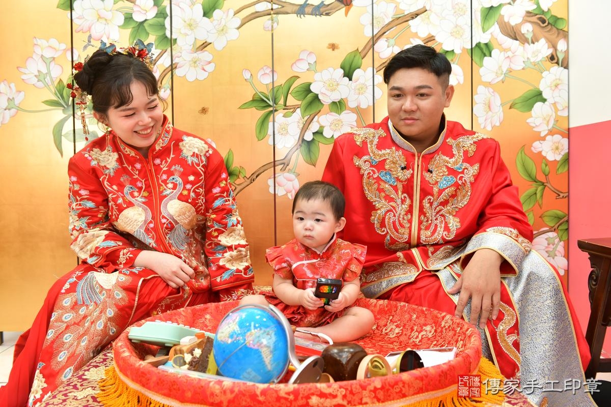 傳家手工印章台中店、抓周、度晬、中國風會場、抓周道具物品、抓周證書、滿周歲、小桐寶寶、台中市、拍照、生日快樂