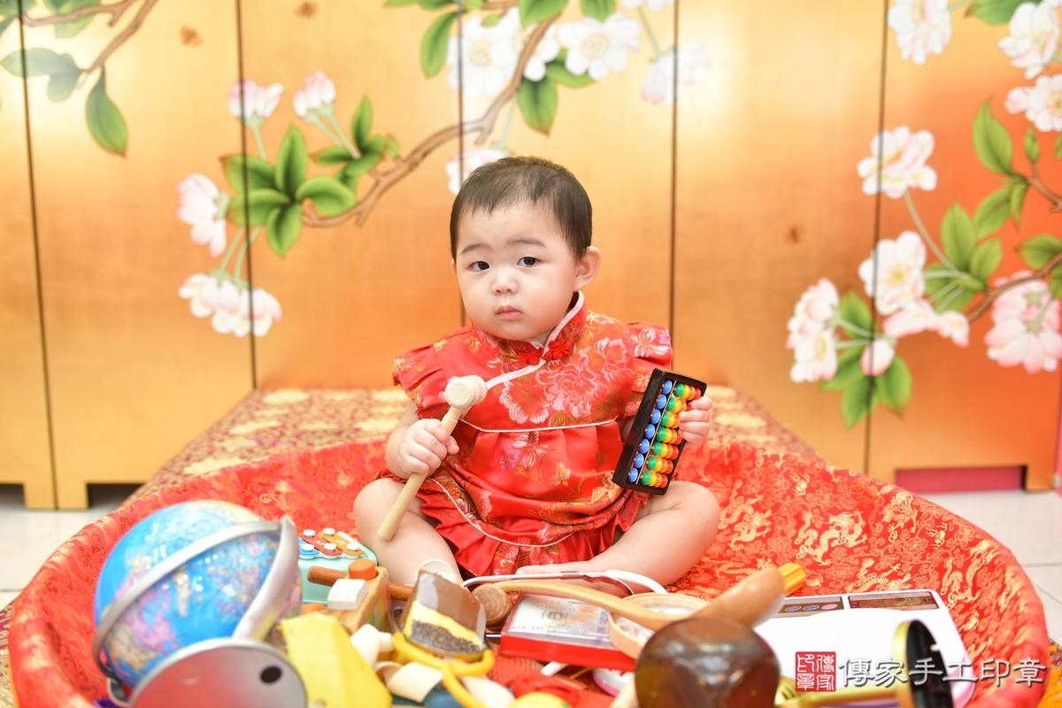 傳家手工印章台中店、抓周、度晬、中國風會場、抓周道具物品、抓周證書、滿周歲、小桐寶寶、台中市、拍照、生日快樂