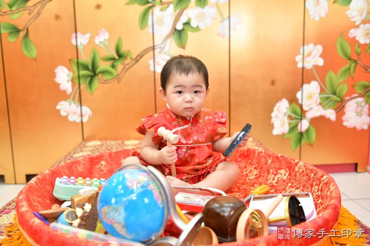 傳家手工印章台中店、抓周、度晬、中國風會場、抓周道具物品、抓周證書、滿周歲、小桐寶寶、台中市、拍照、生日快樂