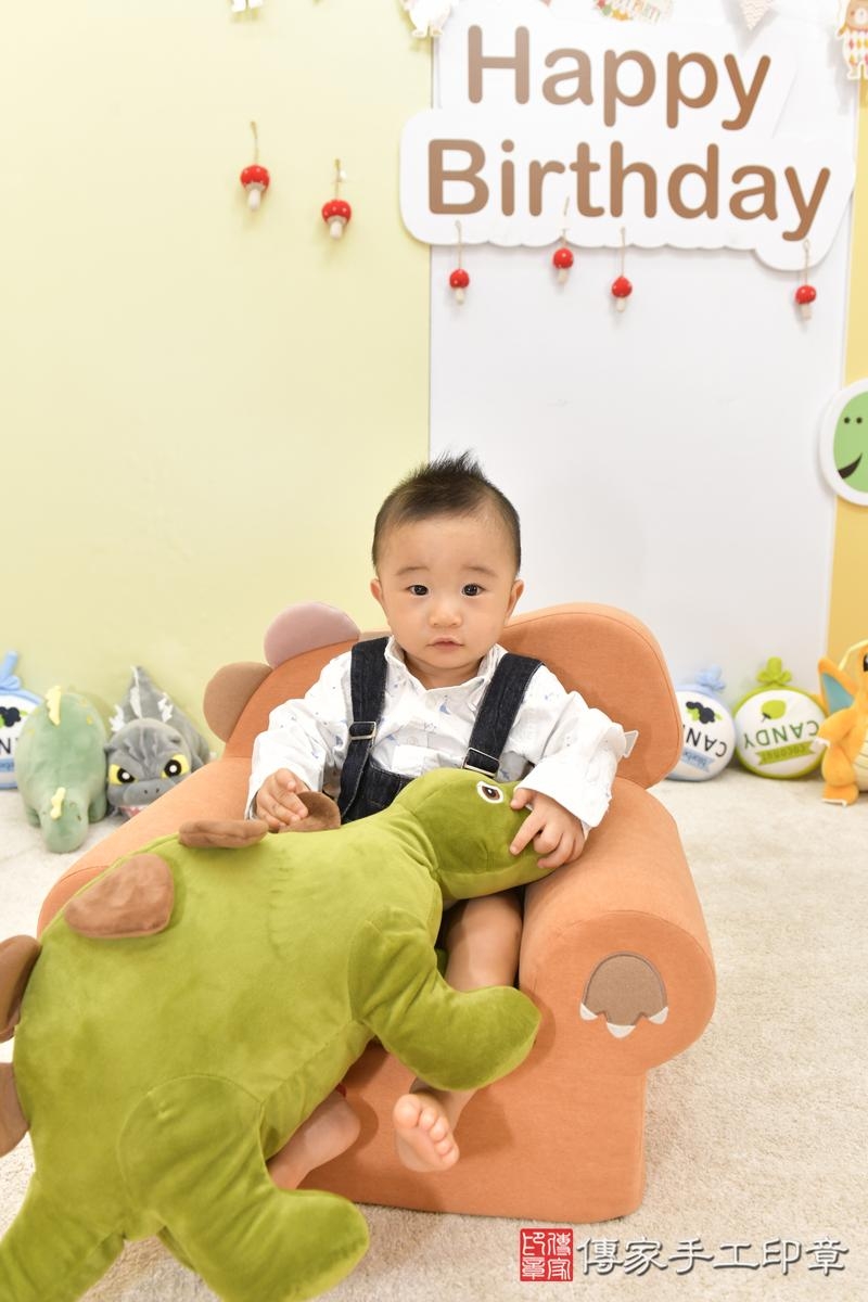 傳家手工印章台北店、抓周、度晬、中國風會場、抓周道具物品、抓周證書、滿周歲、澈澈寶寶、台北市、拍照、生日快樂 傳家手工印章台北店、抓周、度晬、中國風會場、抓周道具物品、抓周證書、滿周歲、澈澈寶寶、台北市、拍照、生日快樂