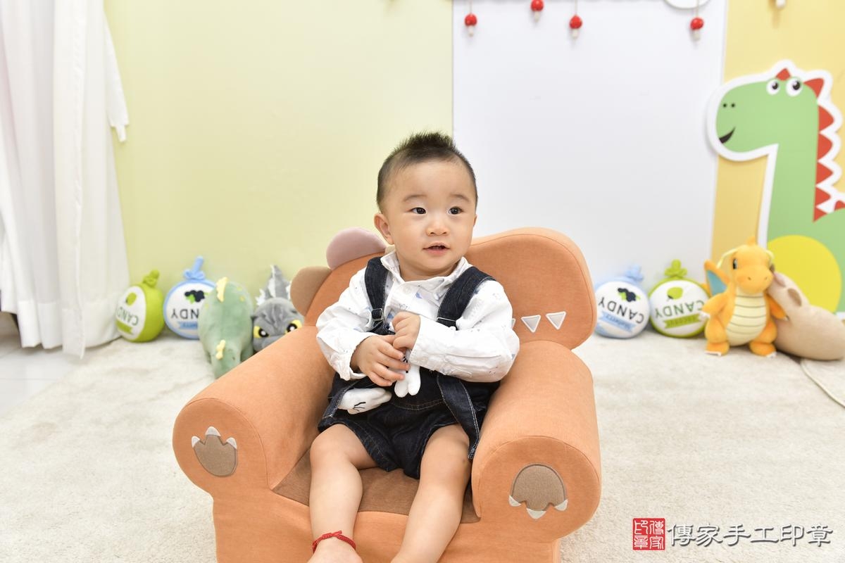 傳家手工印章台北店、抓周、度晬、中國風會場、抓周道具物品、抓周證書、滿周歲、澈澈寶寶、台北市、拍照、生日快樂 傳家手工印章台北店、抓周、度晬、中國風會場、抓周道具物品、抓周證書、滿周歲、澈澈寶寶、台北市、拍照、生日快樂