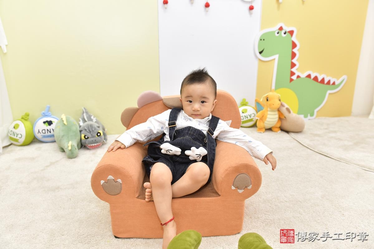 傳家手工印章台北店、抓周、度晬、中國風會場、抓周道具物品、抓周證書、滿周歲、澈澈寶寶、台北市、拍照、生日快樂 傳家手工印章台北店、抓周、度晬、中國風會場、抓周道具物品、抓周證書、滿周歲、澈澈寶寶、台北市、拍照、生日快樂