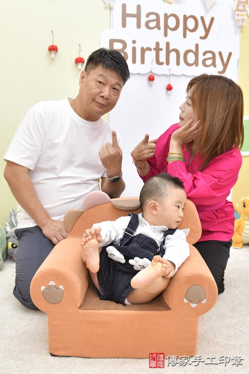 傳家手工印章台北店、抓周、度晬、中國風會場、抓周道具物品、抓周證書、滿周歲、澈澈寶寶、台北市、拍照、生日快樂 傳家手工印章台北店、抓周、度晬、中國風會場、抓周道具物品、抓周證書、滿周歲、澈澈寶寶、台北市、拍照、生日快樂