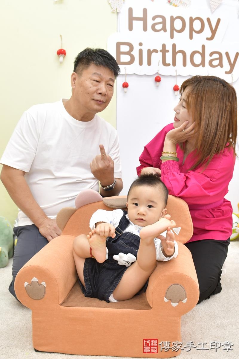 傳家手工印章台北店、抓周、度晬、中國風會場、抓周道具物品、抓周證書、滿周歲、澈澈寶寶、台北市、拍照、生日快樂 傳家手工印章台北店、抓周、度晬、中國風會場、抓周道具物品、抓周證書、滿周歲、澈澈寶寶、台北市、拍照、生日快樂