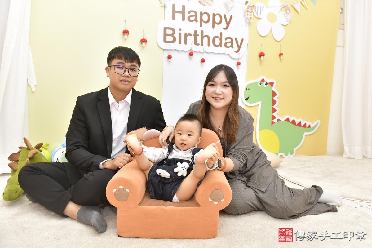 傳家手工印章台北店、抓周、度晬、中國風會場、抓周道具物品、抓周證書、滿周歲、澈澈寶寶、台北市、拍照、生日快樂 傳家手工印章台北店、抓周、度晬、中國風會場、抓周道具物品、抓周證書、滿周歲、澈澈寶寶、台北市、拍照、生日快樂