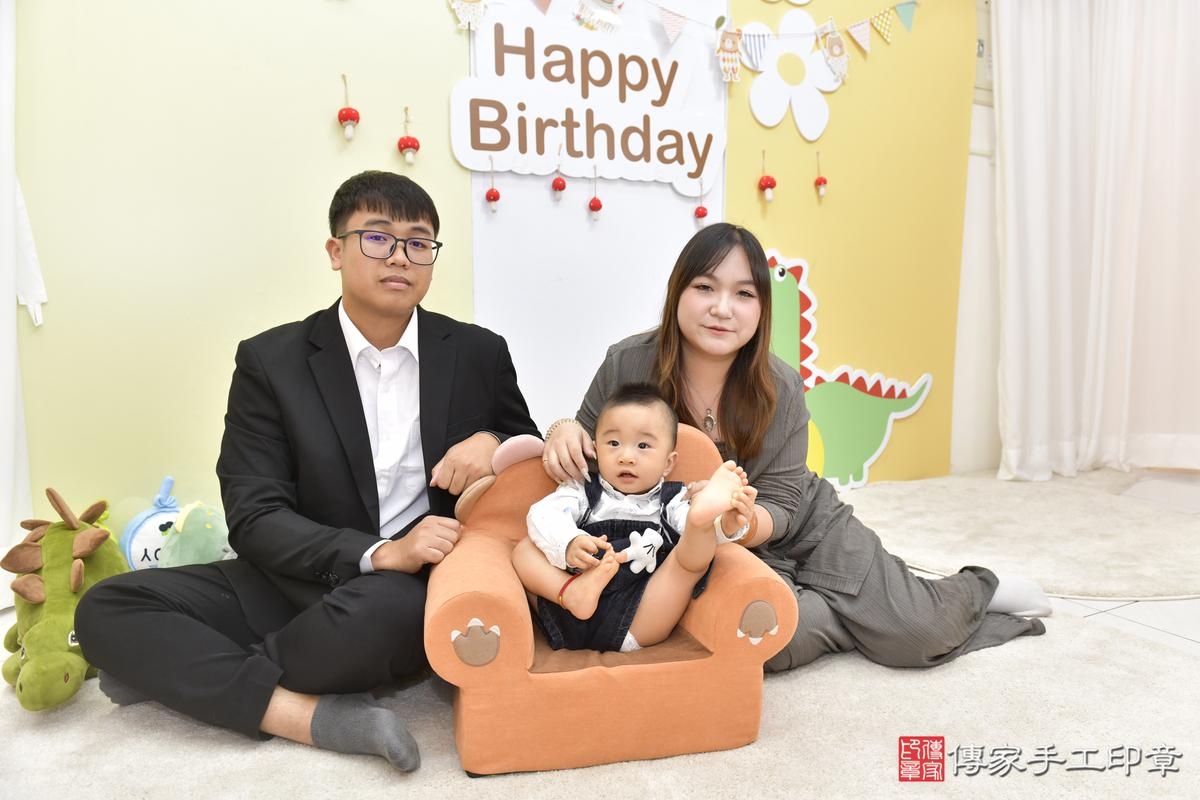 傳家手工印章台北店、抓周、度晬、中國風會場、抓周道具物品、抓周證書、滿周歲、澈澈寶寶、台北市、拍照、生日快樂 傳家手工印章台北店、抓周、度晬、中國風會場、抓周道具物品、抓周證書、滿周歲、澈澈寶寶、台北市、拍照、生日快樂