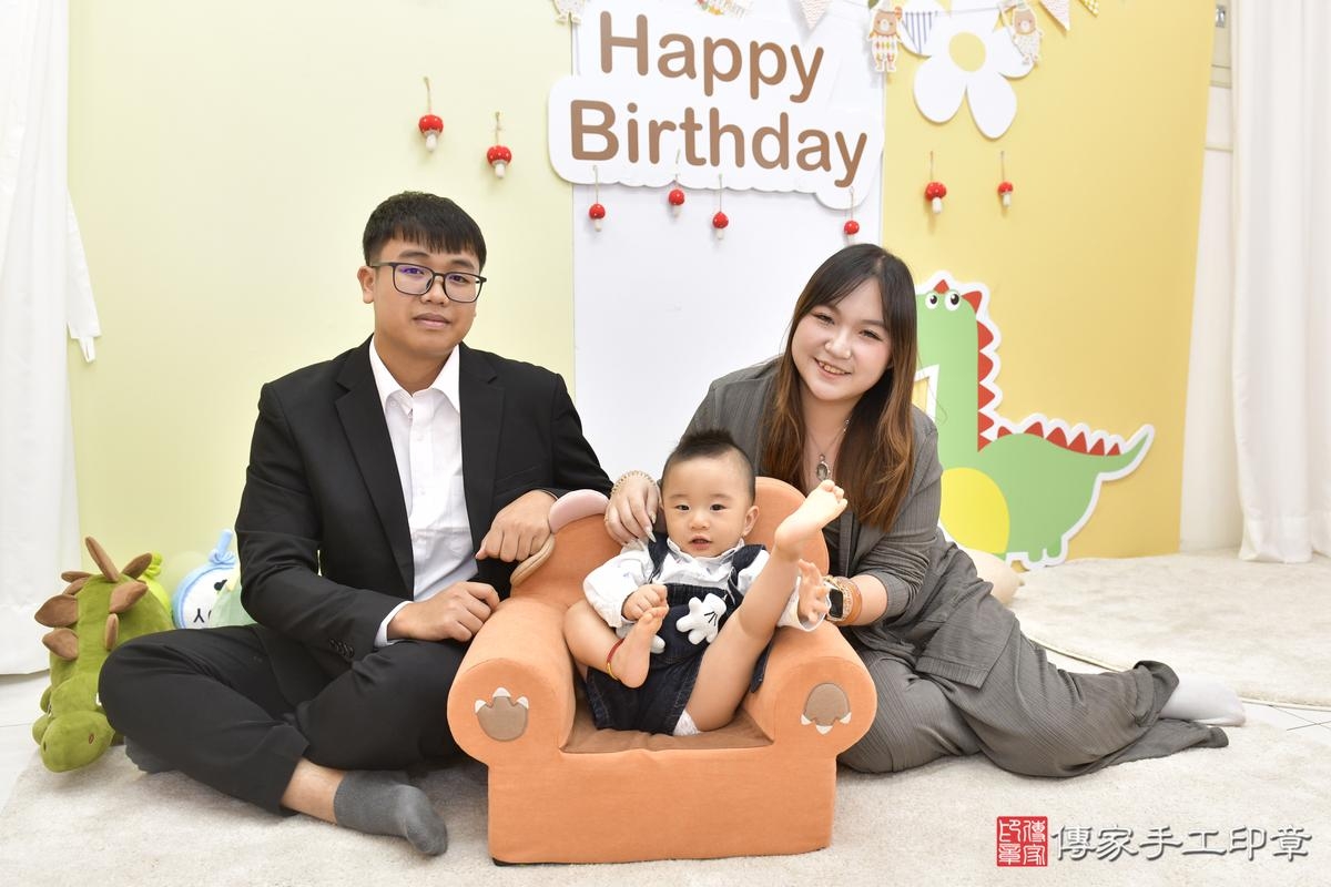 傳家手工印章台北店、抓周、度晬、中國風會場、抓周道具物品、抓周證書、滿周歲、澈澈寶寶、台北市、拍照、生日快樂 傳家手工印章台北店、抓周、度晬、中國風會場、抓周道具物品、抓周證書、滿周歲、澈澈寶寶、台北市、拍照、生日快樂