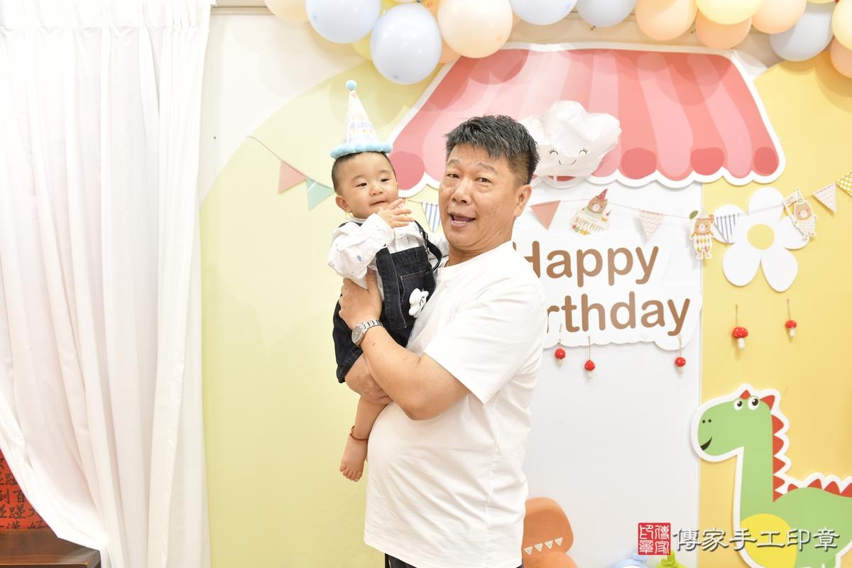 傳家手工印章台北店、抓周、度晬、中國風會場、抓周道具物品、抓周證書、滿周歲、澈澈寶寶、台北市、拍照、生日快樂 傳家手工印章台北店、抓周、度晬、中國風會場、抓周道具物品、抓周證書、滿周歲、澈澈寶寶、台北市、拍照、生日快樂