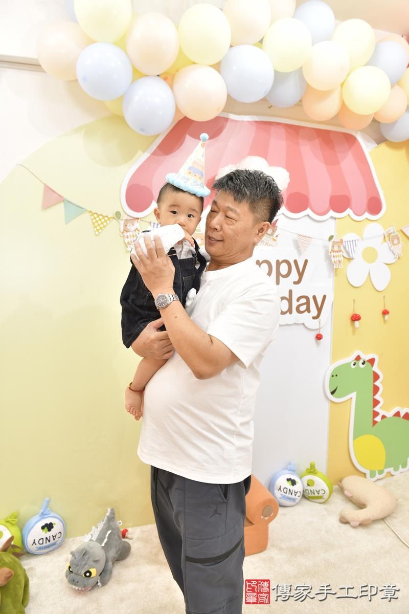 傳家手工印章台北店、抓周、度晬、中國風會場、抓周道具物品、抓周證書、滿周歲、澈澈寶寶、台北市、拍照、生日快樂 傳家手工印章台北店、抓周、度晬、中國風會場、抓周道具物品、抓周證書、滿周歲、澈澈寶寶、台北市、拍照、生日快樂