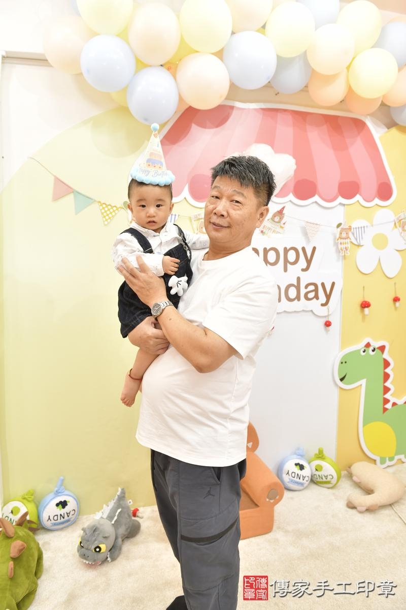 傳家手工印章台北店、抓周、度晬、中國風會場、抓周道具物品、抓周證書、滿周歲、澈澈寶寶、台北市、拍照、生日快樂 傳家手工印章台北店、抓周、度晬、中國風會場、抓周道具物品、抓周證書、滿周歲、澈澈寶寶、台北市、拍照、生日快樂