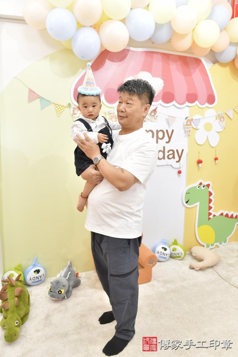 傳家手工印章台北店、抓周、度晬、中國風會場、抓周道具物品、抓周證書、滿周歲、澈澈寶寶、台北市、拍照、生日快樂 傳家手工印章台北店、抓周、度晬、中國風會場、抓周道具物品、抓周證書、滿周歲、澈澈寶寶、台北市、拍照、生日快樂