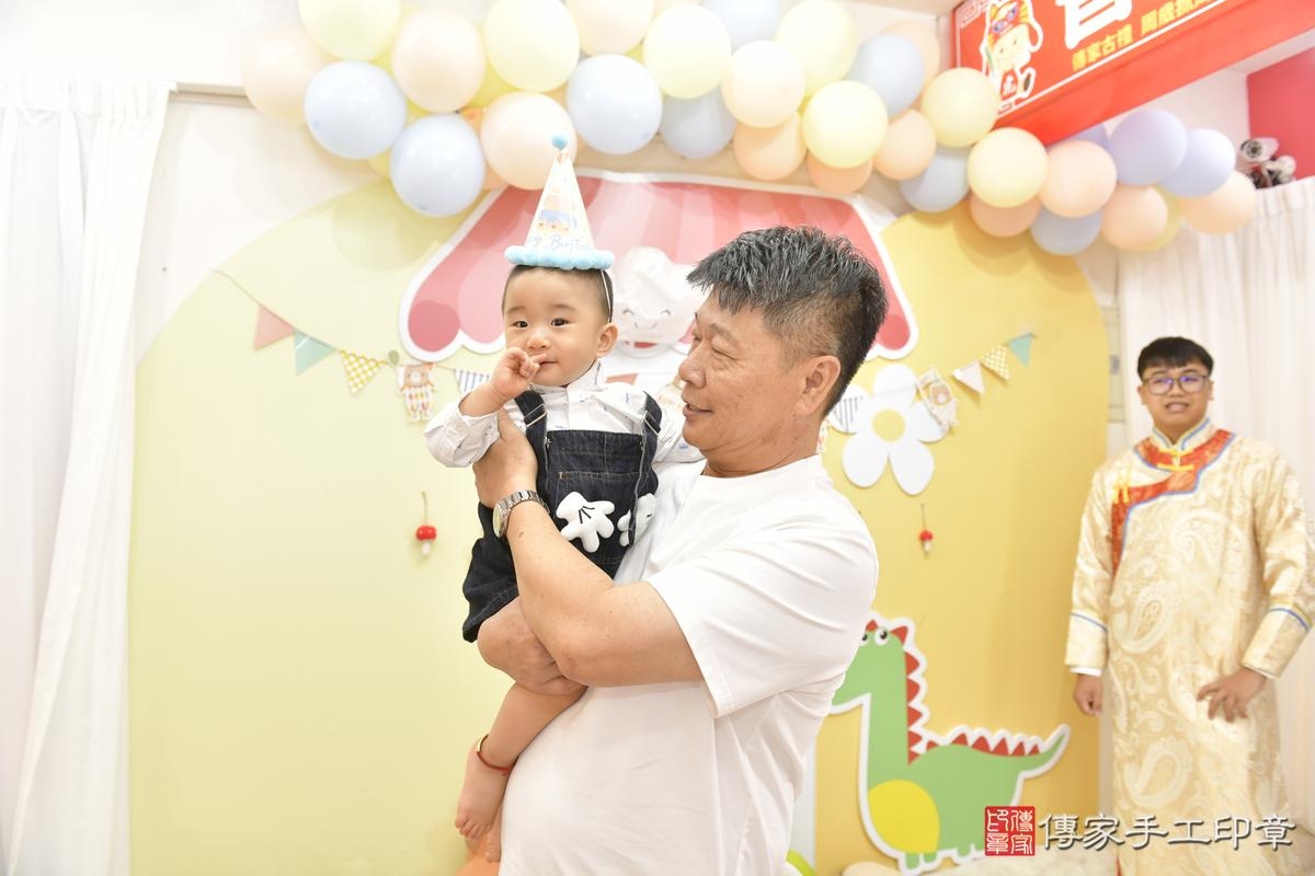 傳家手工印章台北店、抓周、度晬、中國風會場、抓周道具物品、抓周證書、滿周歲、澈澈寶寶、台北市、拍照、生日快樂 傳家手工印章台北店、抓周、度晬、中國風會場、抓周道具物品、抓周證書、滿周歲、澈澈寶寶、台北市、拍照、生日快樂