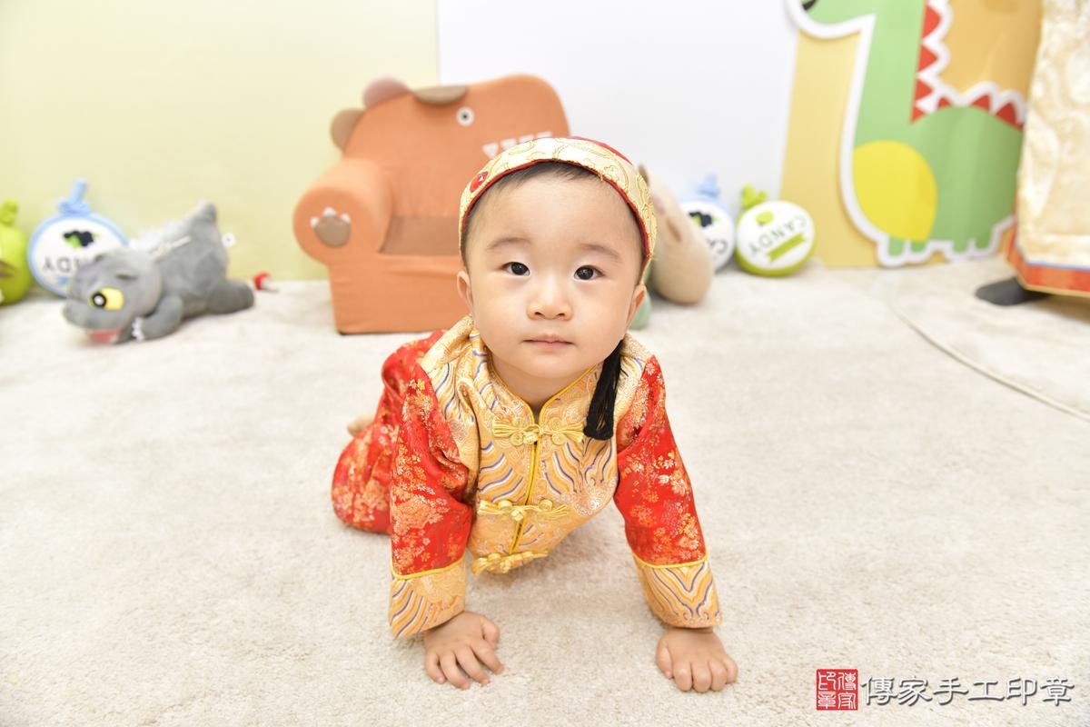 傳家手工印章台北店、抓周、度晬、中國風會場、抓周道具物品、抓周證書、滿周歲、澈澈寶寶、台北市、拍照、生日快樂 傳家手工印章台北店、抓周、度晬、中國風會場、抓周道具物品、抓周證書、滿周歲、澈澈寶寶、台北市、拍照、生日快樂