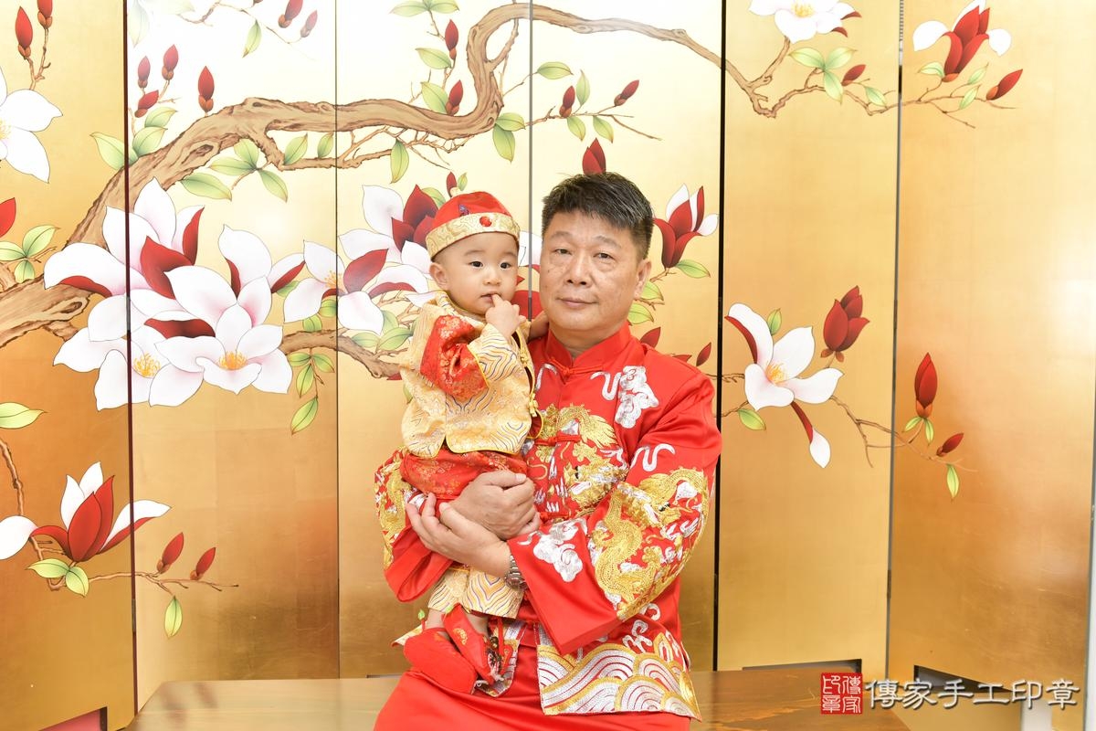 傳家手工印章台北店、抓周、度晬、中國風會場、抓周道具物品、抓周證書、滿周歲、澈澈寶寶、台北市、拍照、生日快樂 傳家手工印章台北店、抓周、度晬、中國風會場、抓周道具物品、抓周證書、滿周歲、澈澈寶寶、台北市、拍照、生日快樂