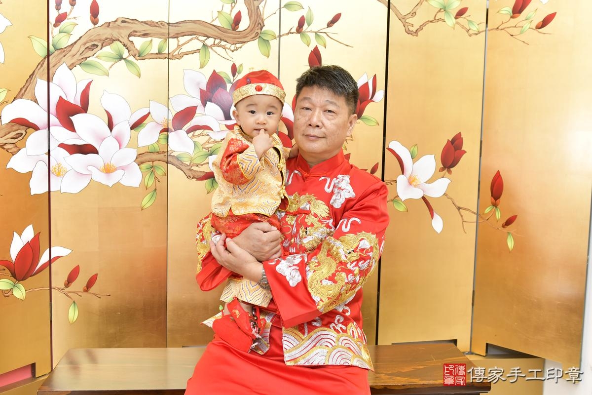 傳家手工印章台北店、抓周、度晬、中國風會場、抓周道具物品、抓周證書、滿周歲、澈澈寶寶、台北市、拍照、生日快樂 傳家手工印章台北店、抓周、度晬、中國風會場、抓周道具物品、抓周證書、滿周歲、澈澈寶寶、台北市、拍照、生日快樂