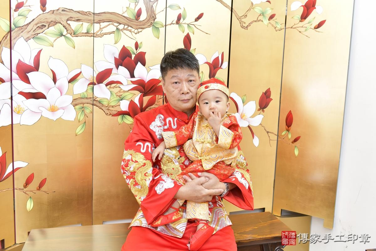 傳家手工印章台北店、抓周、度晬、中國風會場、抓周道具物品、抓周證書、滿周歲、澈澈寶寶、台北市、拍照、生日快樂 傳家手工印章台北店、抓周、度晬、中國風會場、抓周道具物品、抓周證書、滿周歲、澈澈寶寶、台北市、拍照、生日快樂