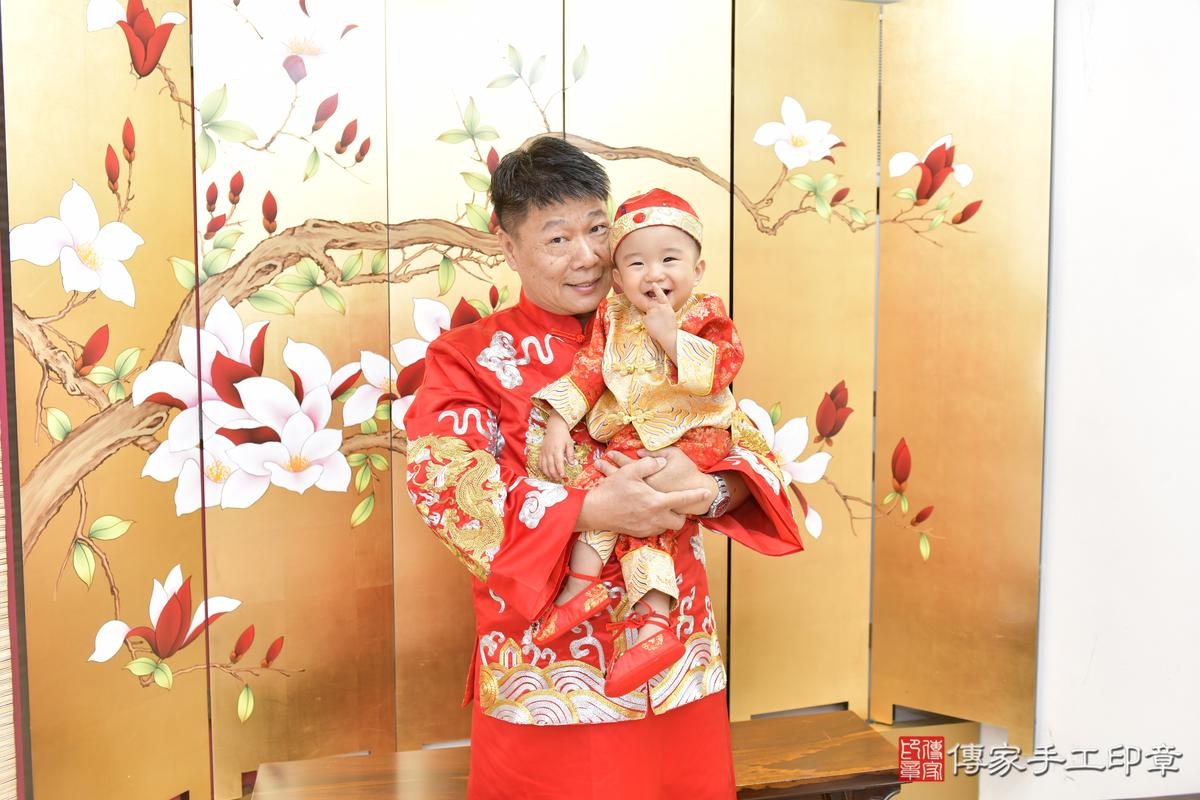 傳家手工印章台北店、抓周、度晬、中國風會場、抓周道具物品、抓周證書、滿周歲、澈澈寶寶、台北市、拍照、生日快樂 傳家手工印章台北店、抓周、度晬、中國風會場、抓周道具物品、抓周證書、滿周歲、澈澈寶寶、台北市、拍照、生日快樂