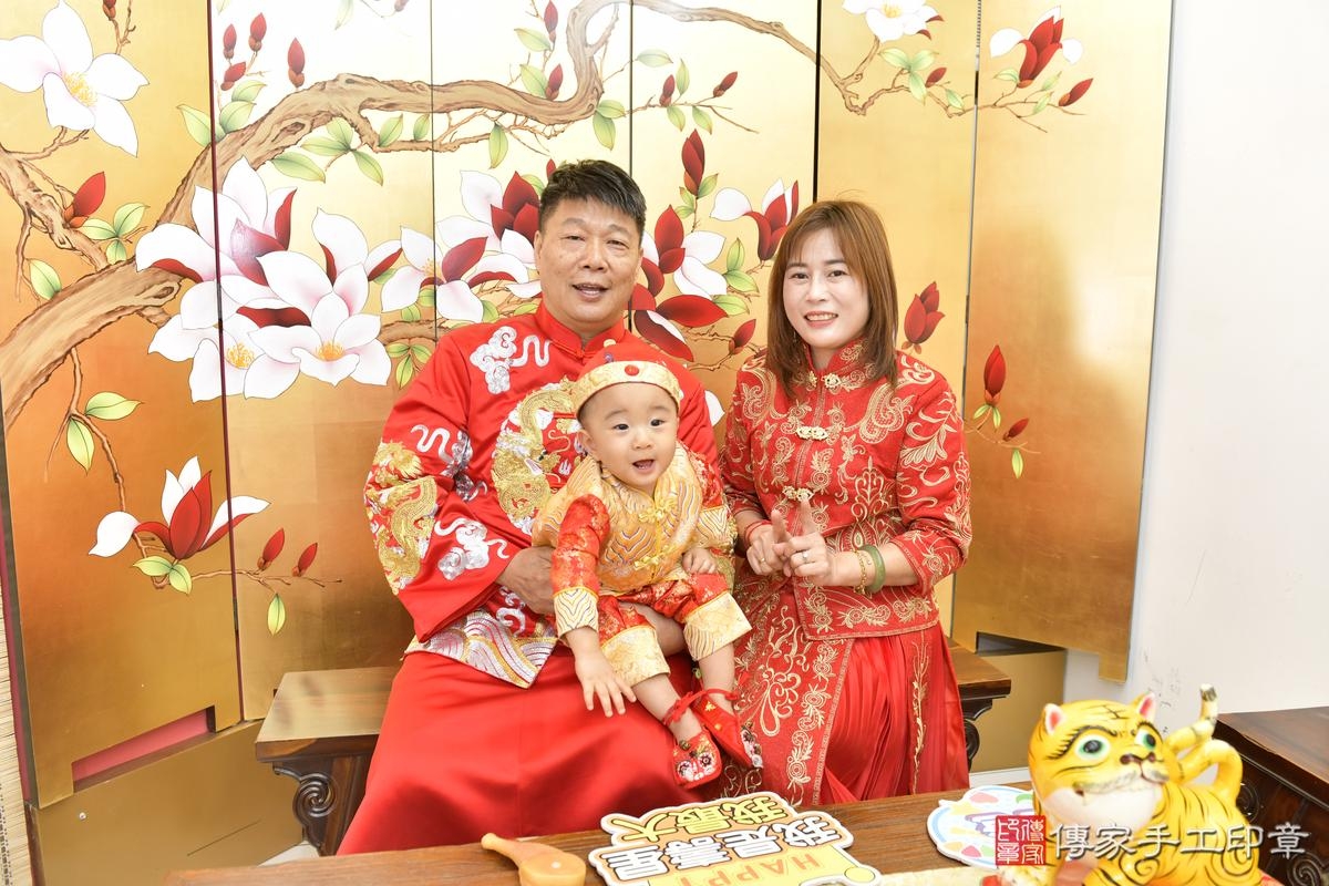 傳家手工印章台北店、抓周、度晬、中國風會場、抓周道具物品、抓周證書、滿周歲、澈澈寶寶、台北市、拍照、生日快樂 傳家手工印章台北店、抓周、度晬、中國風會場、抓周道具物品、抓周證書、滿周歲、澈澈寶寶、台北市、拍照、生日快樂