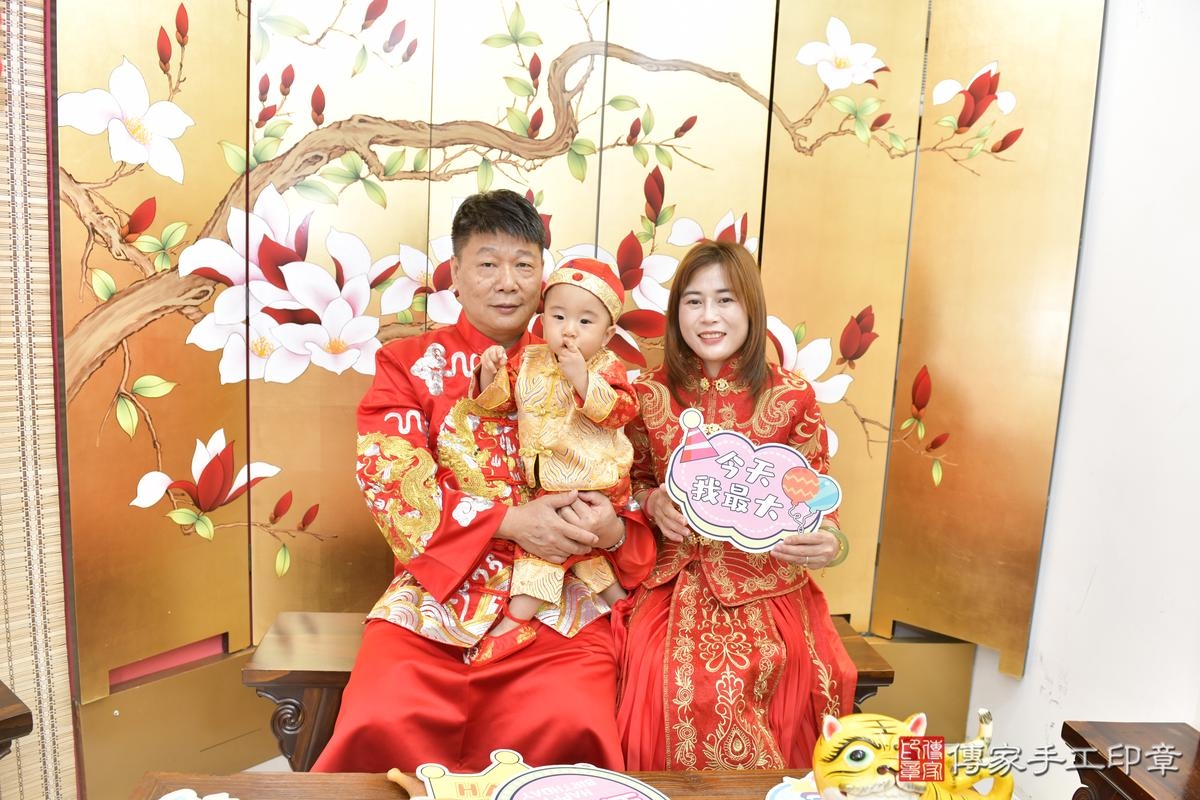 傳家手工印章台北店、抓周、度晬、中國風會場、抓周道具物品、抓周證書、滿周歲、澈澈寶寶、台北市、拍照、生日快樂 傳家手工印章台北店、抓周、度晬、中國風會場、抓周道具物品、抓周證書、滿周歲、澈澈寶寶、台北市、拍照、生日快樂