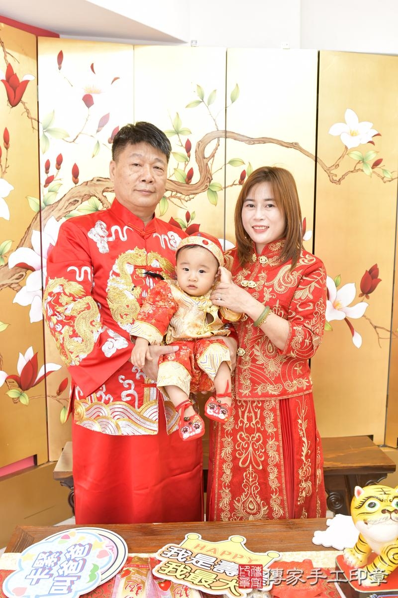 傳家手工印章台北店、抓周、度晬、中國風會場、抓周道具物品、抓周證書、滿周歲、澈澈寶寶、台北市、拍照、生日快樂 傳家手工印章台北店、抓周、度晬、中國風會場、抓周道具物品、抓周證書、滿周歲、澈澈寶寶、台北市、拍照、生日快樂