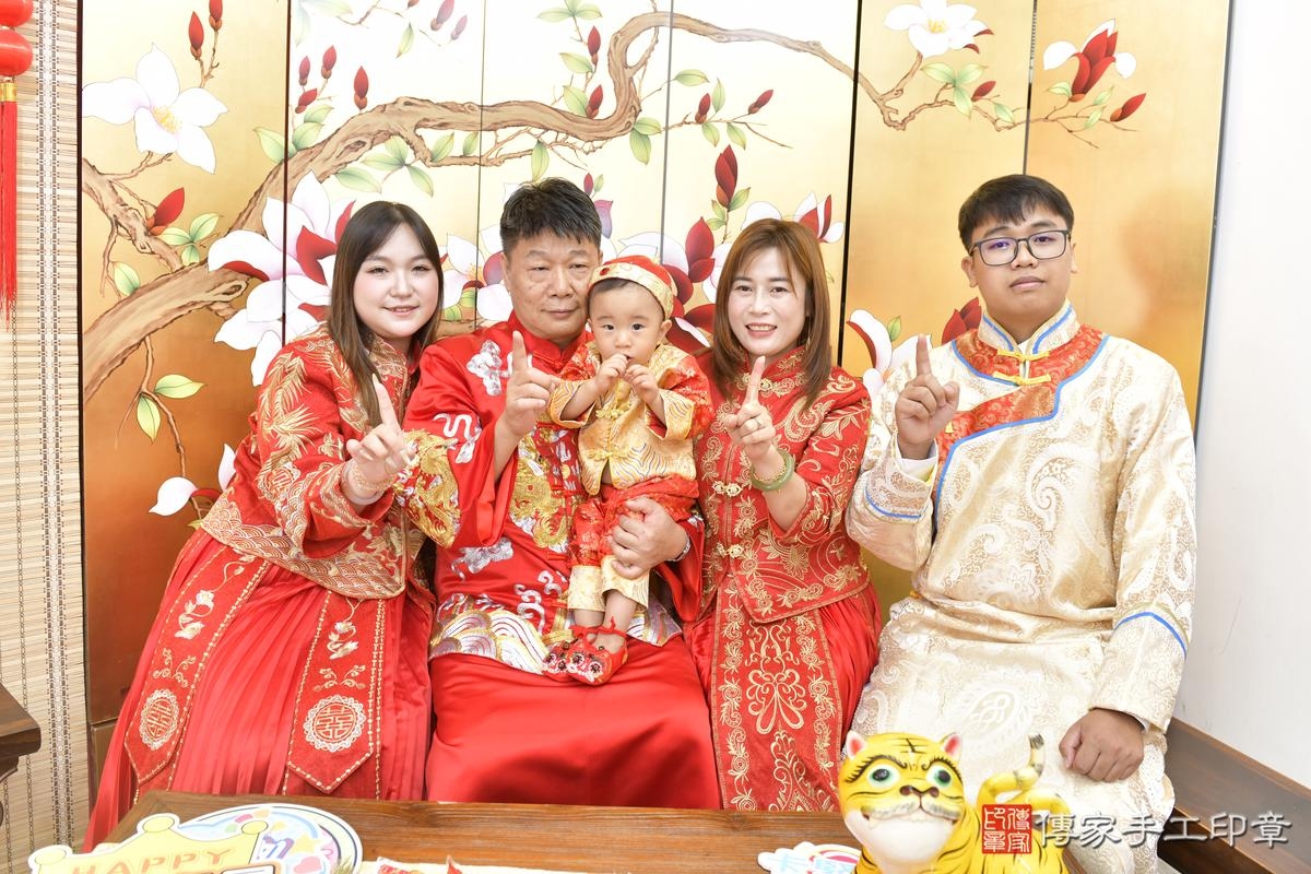 傳家手工印章台北店、抓周、度晬、中國風會場、抓周道具物品、抓周證書、滿周歲、澈澈寶寶、台北市、拍照、生日快樂 傳家手工印章台北店、抓周、度晬、中國風會場、抓周道具物品、抓周證書、滿周歲、澈澈寶寶、台北市、拍照、生日快樂