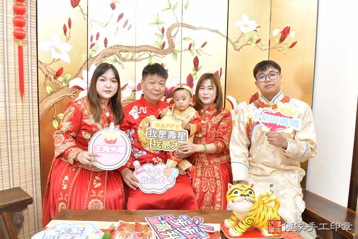 傳家手工印章台北店、抓周、度晬、中國風會場、抓周道具物品、抓周證書、滿周歲、澈澈寶寶、台北市、拍照、生日快樂 傳家手工印章台北店、抓周、度晬、中國風會場、抓周道具物品、抓周證書、滿周歲、澈澈寶寶、台北市、拍照、生日快樂