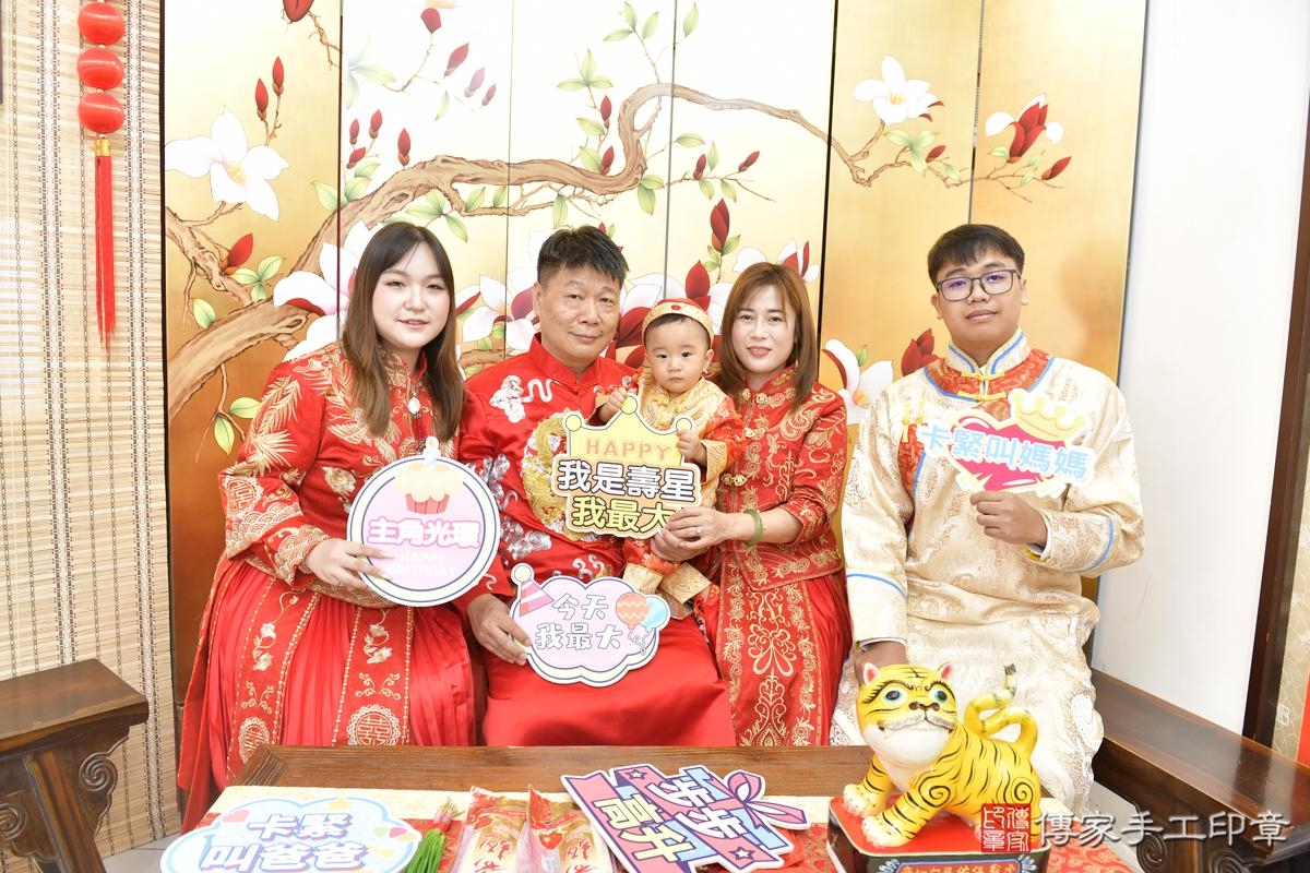 傳家手工印章台北店、抓周、度晬、中國風會場、抓周道具物品、抓周證書、滿周歲、澈澈寶寶、台北市、拍照、生日快樂 傳家手工印章台北店、抓周、度晬、中國風會場、抓周道具物品、抓周證書、滿周歲、澈澈寶寶、台北市、拍照、生日快樂