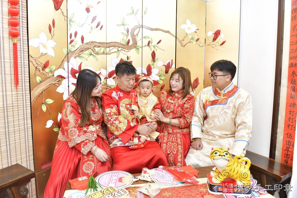 傳家手工印章台北店、抓周、度晬、中國風會場、抓周道具物品、抓周證書、滿周歲、澈澈寶寶、台北市、拍照、生日快樂 傳家手工印章台北店、抓周、度晬、中國風會場、抓周道具物品、抓周證書、滿周歲、澈澈寶寶、台北市、拍照、生日快樂