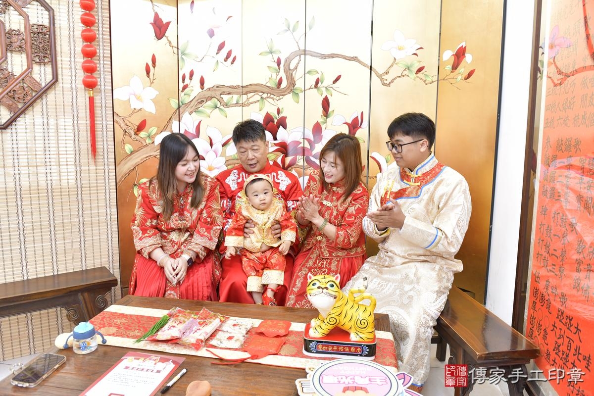 傳家手工印章台北店、抓周、度晬、中國風會場、抓周道具物品、抓周證書、滿周歲、澈澈寶寶、台北市、拍照、生日快樂 傳家手工印章台北店、抓周、度晬、中國風會場、抓周道具物品、抓周證書、滿周歲、澈澈寶寶、台北市、拍照、生日快樂