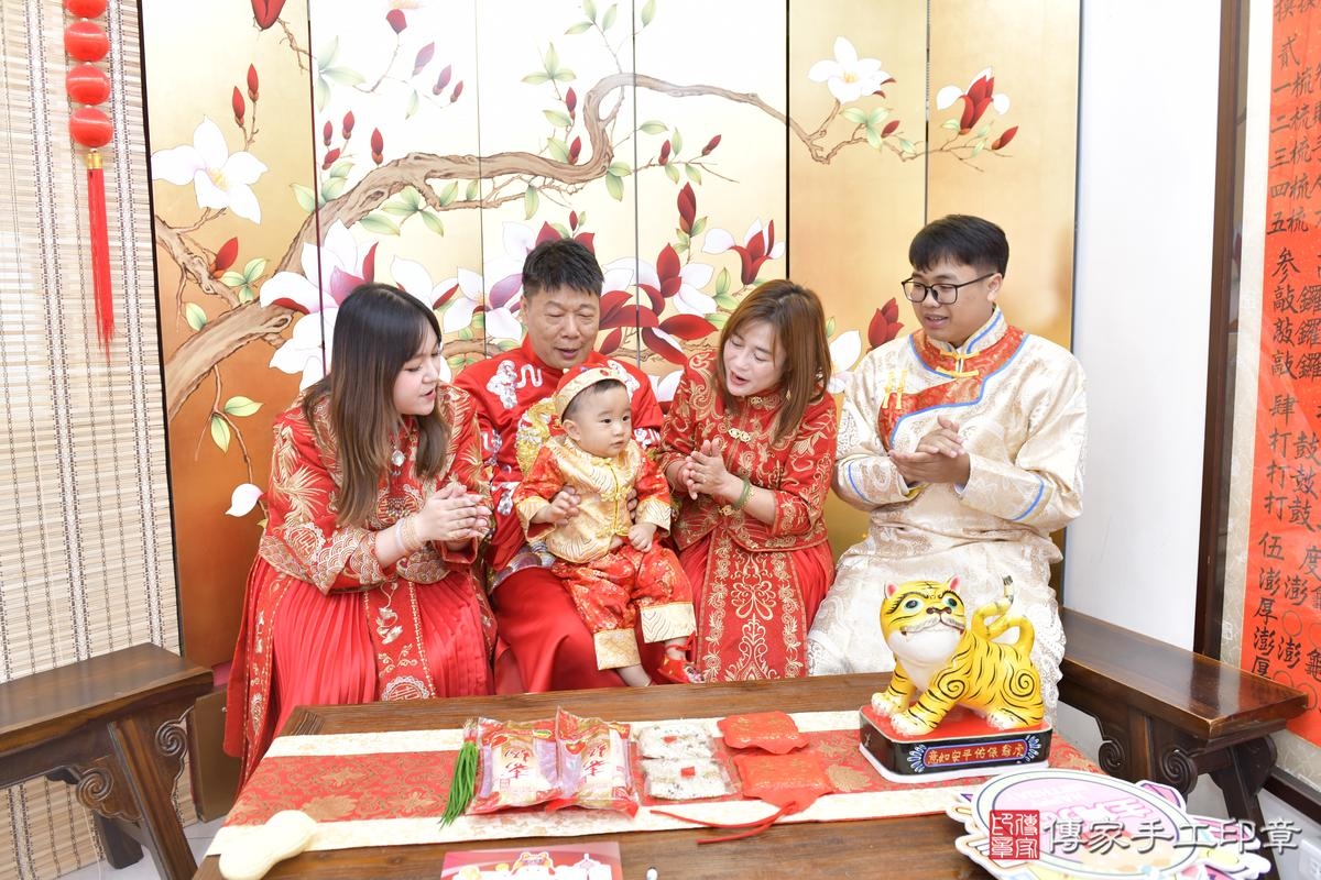 傳家手工印章台北店、抓周、度晬、中國風會場、抓周道具物品、抓周證書、滿周歲、澈澈寶寶、台北市、拍照、生日快樂 傳家手工印章台北店、抓周、度晬、中國風會場、抓周道具物品、抓周證書、滿周歲、澈澈寶寶、台北市、拍照、生日快樂