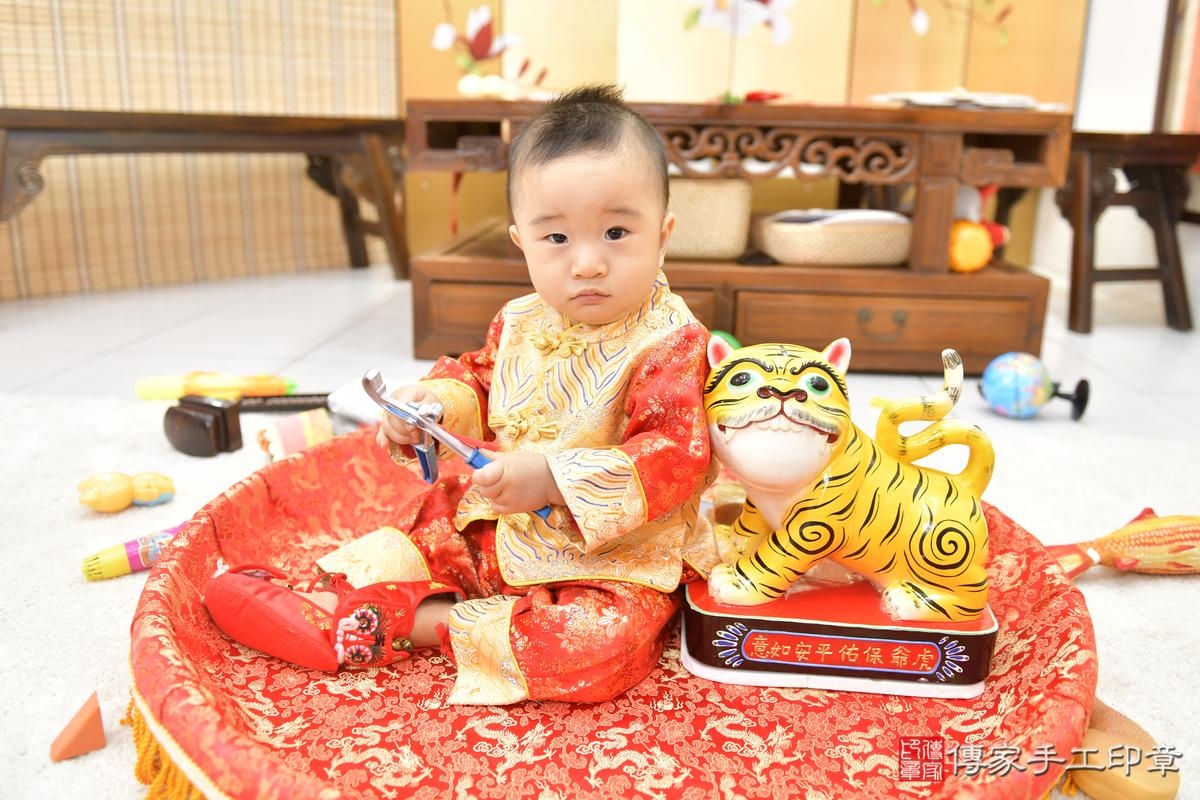 傳家手工印章台北店、抓周、度晬、中國風會場、抓周道具物品、抓周證書、滿周歲、澈澈寶寶、台北市、拍照、生日快樂 傳家手工印章台北店、抓周、度晬、中國風會場、抓周道具物品、抓周證書、滿周歲、澈澈寶寶、台北市、拍照、生日快樂