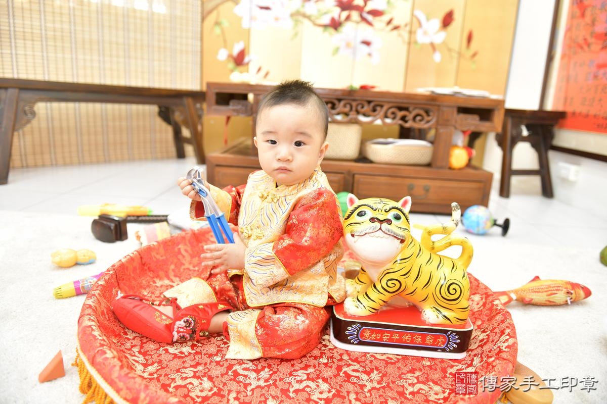 傳家手工印章台北店、抓周、度晬、中國風會場、抓周道具物品、抓周證書、滿周歲、澈澈寶寶、台北市、拍照、生日快樂 傳家手工印章台北店、抓周、度晬、中國風會場、抓周道具物品、抓周證書、滿周歲、澈澈寶寶、台北市、拍照、生日快樂