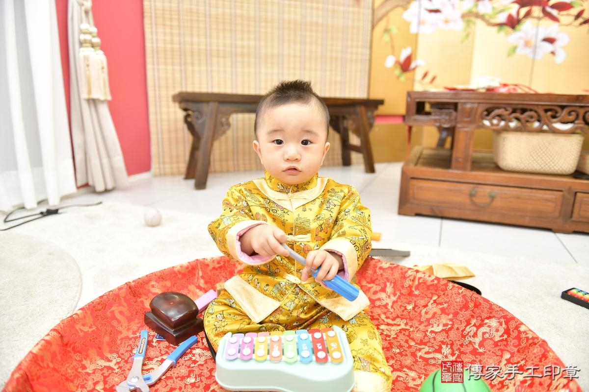 傳家手工印章台北店、抓周、度晬、中國風會場、抓周道具物品、抓周證書、滿周歲、澈澈寶寶、台北市、拍照、生日快樂 傳家手工印章台北店、抓周、度晬、中國風會場、抓周道具物品、抓周證書、滿周歲、澈澈寶寶、台北市、拍照、生日快樂